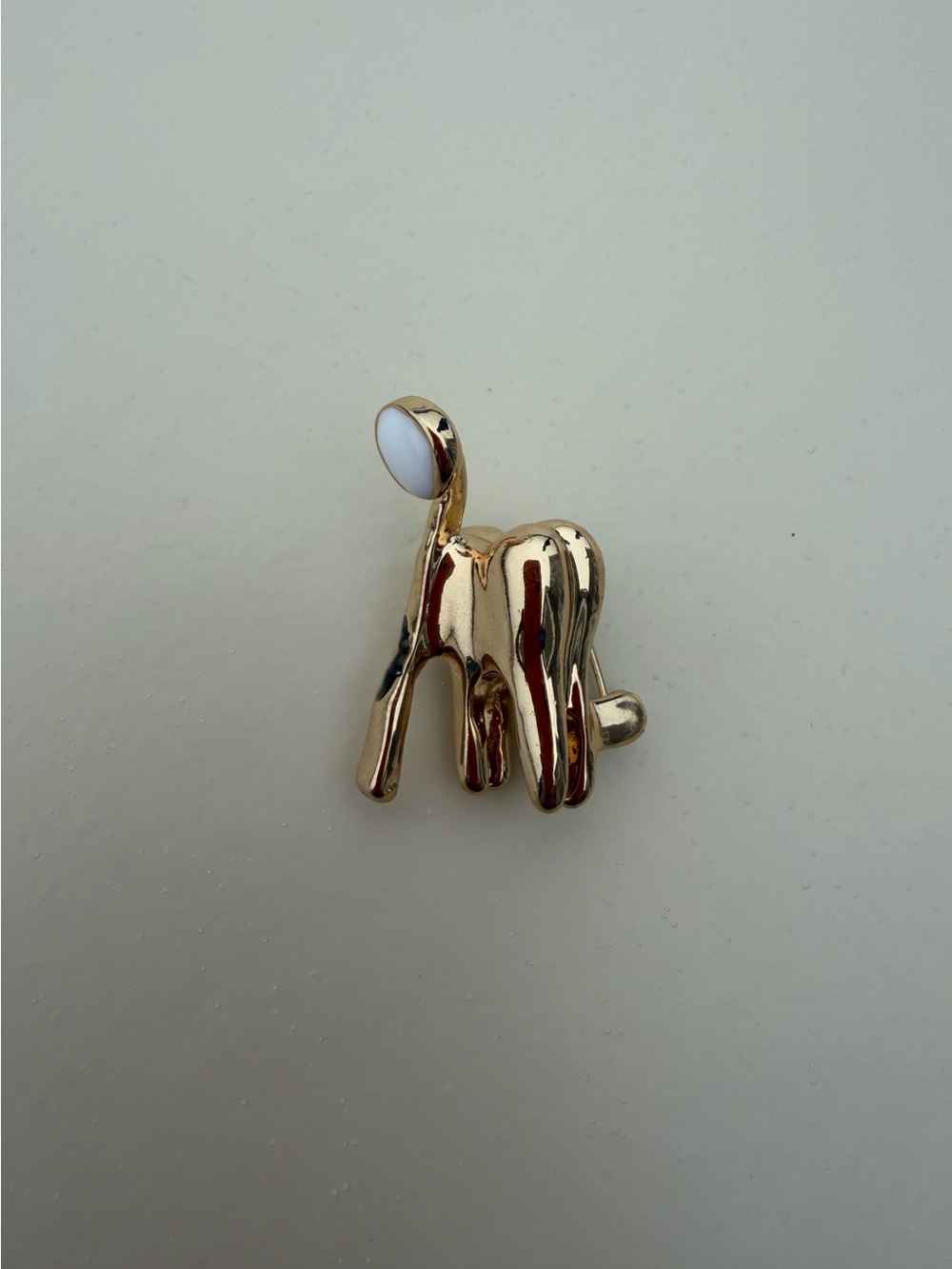 Dental-Themed Enamel Brooch – Gold-Tone Tooth & Dental Tool Design